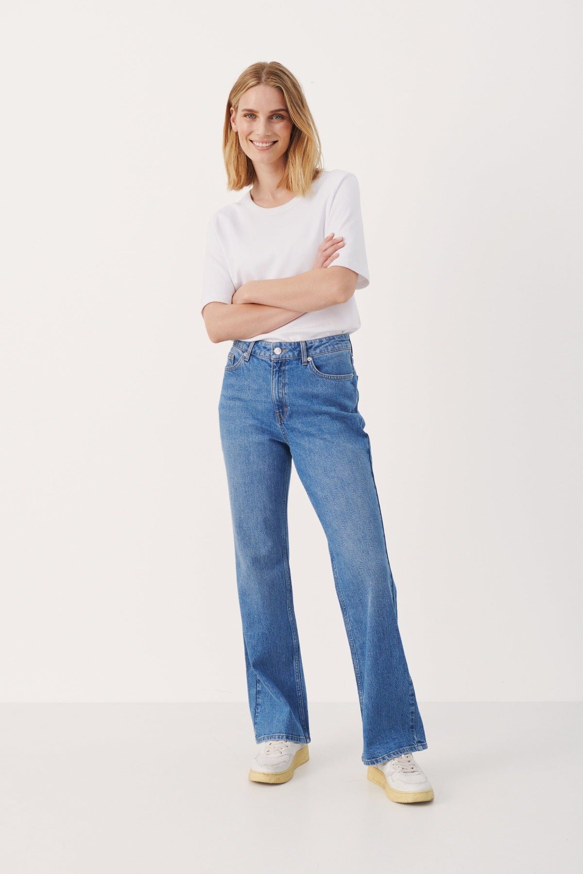 These trendy new ripped Hollister Mom Jeans are the pinnacle of trends  2019. #trends #2019trends #holl…